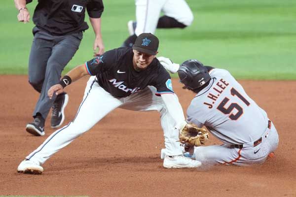 이정후가 5회 2루 도루를 성공하고 있다. 사진= Jim Rassol-Imagn Images= 연합뉴스 제공