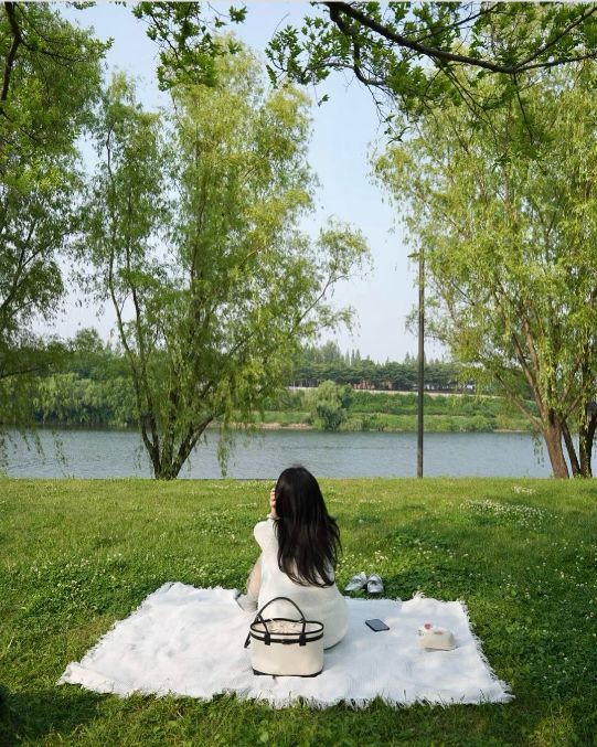 자신의 브랜드와 협업한 제품을 소개하기도 했다.사진=류이서 SNS