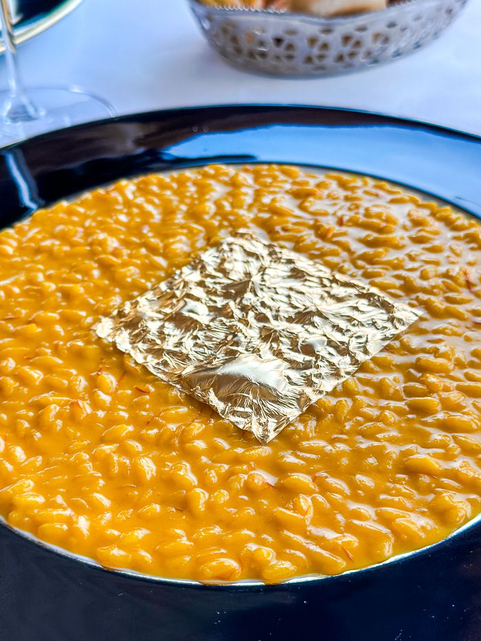 24K 금박을 얹은 사프란 리조또 / 사진=권효정 여행+ 기자