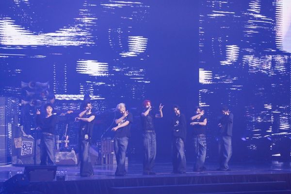 그룹 엔하이픈(ENHYPEN)이 콘서트를 방불케 하는 압도적인 무대로 ‘2025 위버스콘 페스티벌’ 헤드라이너의 위용을 뽐냈다.