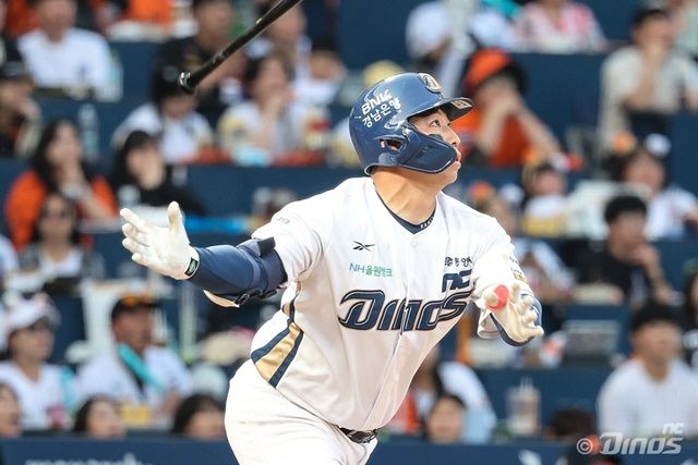 오영수가 1일 창원 한화전에서 역전 만루포를 치고 있다. 사진=NC 제공