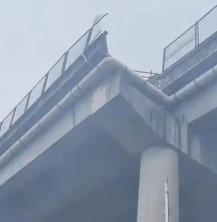 지난달 중국 광둥성 동관시의 한 고속도로에서 추락 사고가 발생했다. [사진 = 바이두 갈무리]