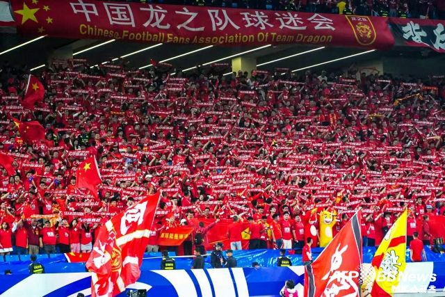 ‘슈팅 차이나’는 “중국은 지금 경우의 수가 아닌 인도네시아 원정에서 승점 3점을 따내는 것에 집중해야 한다. 복잡한 순위 계산, 점수 경쟁보다는 차분한 마음으로 경기력 향상에 초점을 맞춰야 한다”고 전했다. 사진=AFPBBNews=News1