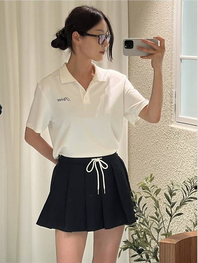 전체적으로 각 룩은 무리한 노출이나 장식 없이 절제된 감각으로 정리됐고, 한지혜 특유의 8등신 체형과 깔끔한 분위기를 배경 삼아 현실적이면서도 따라하고 싶은 룩으로 화제를 모았다.사진=한지혜 SNS