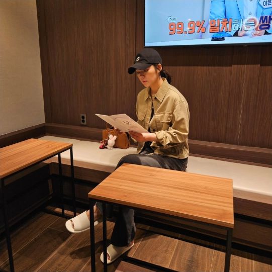 한가인은 연정훈과 2005년 결혼해 1남 1녀를 두고 있으며, 최근 유튜브 ‘자유부인’을 통해 MZ세대까지 사로잡는 공감 일상을 전하고 있다.사진=한가인 SNS