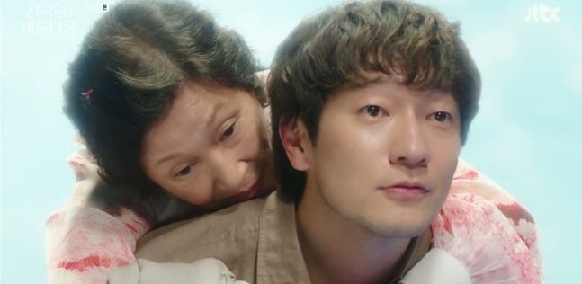 ‘천국보다 아름다운’에서 연기 호흡한 김혜자와 손석구. 사진ㅣJTBC