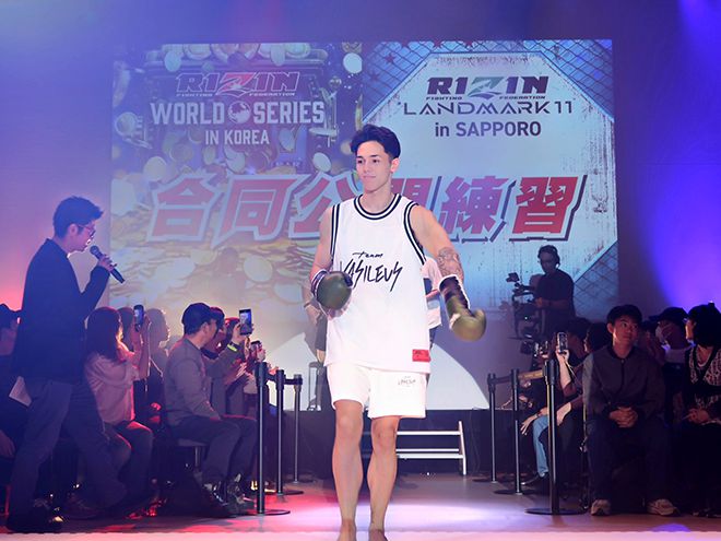 제4대 Rise 67.5㎏ 챔피언 우사미 히데 메이슨이 2025년 5월 라이진 월드시리즈 코리아 킥복싱 공개 연습을 하고 있다. 사진=RIZIN FF