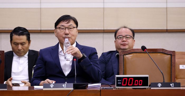 이화영 전 경기도평화부지사(가운데) [김호영 기자]