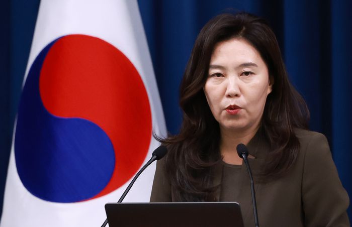 강유정 대통령실 대변인이 4일 서울 용산 대통령실 청사에서 현안 브리핑을 하고 있다.[사진출처 = 연합뉴스]
