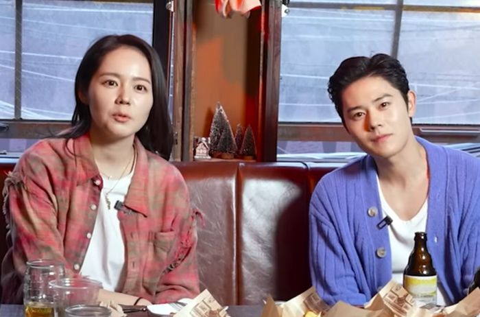 배우 한가인이 ‘도플갱어’로 화제를 모았던 배우 김동준과 다시 만났다. [사진출처 = 유튜브 ‘자유부인 한가인’ 영상 캡처]