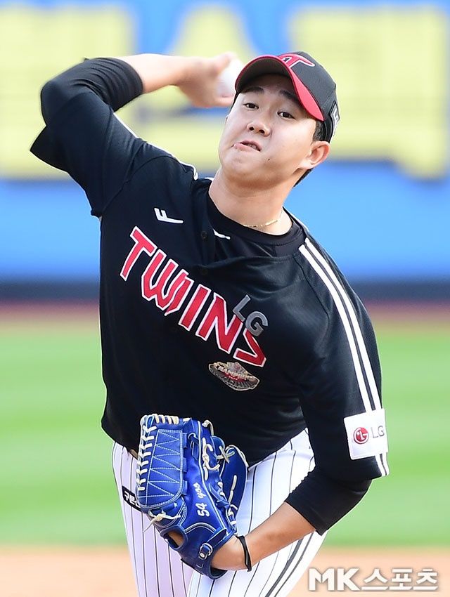 최근 돌아온 유영찬은 연일 쾌투 중이다. 사진=김영구 기자