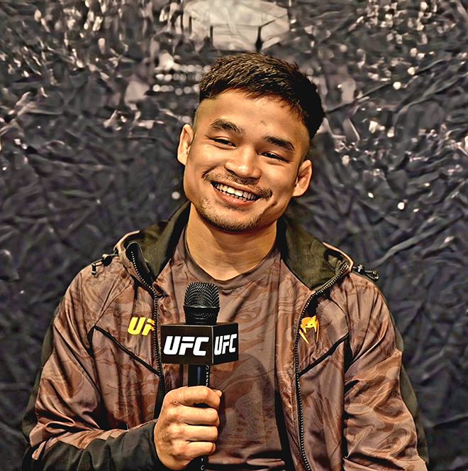 제카 사라기가 2025년 6월 UFC 316 파이트 위크 마인어 인터뷰를 하고 있다. 사진=TKO