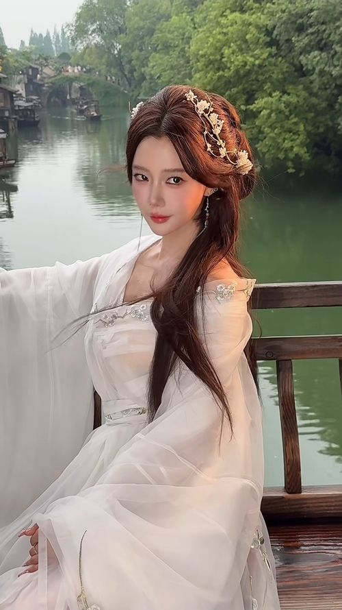 배우 클라라가 고전 속 여인을 연상케 하는 압도적인 비주얼로 시선을 사로잡았다. 사진=클라라 SNS