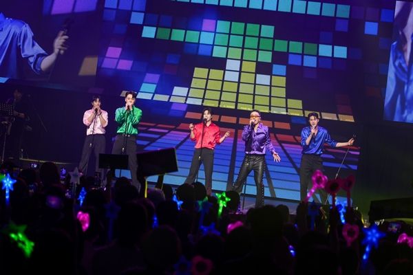 ‘트로트 여왕’ 장윤정이 직접 기획한 콘서트로 화제를 모은 ‘누.나.쇼(누구나 신나는 쇼)’가 성황리에 종료됐다.