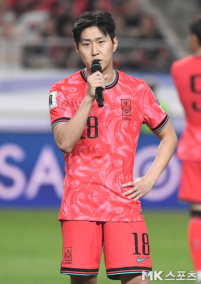 이강은은 “마지막으로 이런 이야기를 해도 될지 모르겠지만 많은 분이 홍명보 감독님과 대한축구협회를 비판하고 있다. 우리는 협회 소속이고 또 같은 동료다. 우리에게도 타격이 있다. 긍정적인 부분을 많이 봐주셨으면 좋겠다. 많은 관심을 주시고 또 응원해주셨으면 좋겠다”며 인터뷰를 마쳤다. 사진(상암 서울)=천정환 기자