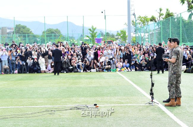 BTS RM, 뷔. 사진l유용석 기자