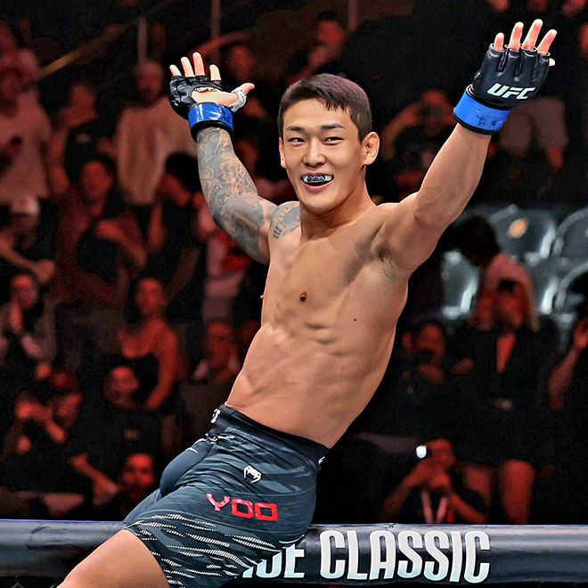 대한민국 UFC 23호 파이터로 데뷔한 유주상이 2025년 6월 미국 뉴저지주 뉴어크 프루덴셜 센터에서 승리를 기뻐하고 있다. 사진=TKO