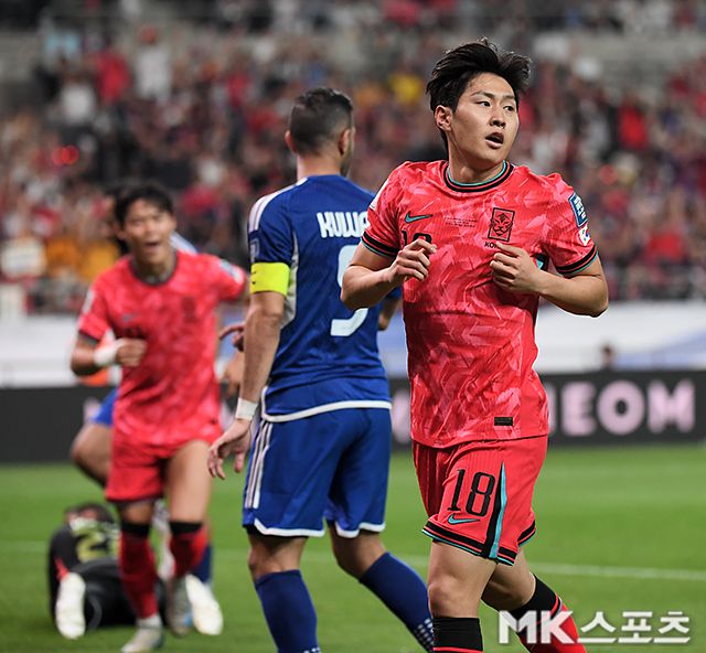 이강인은 공동취재구역(믹스트존)에서도 “비판할 수 있지만, 너무 과도한 비판은 선수들에게도 타격이 있다. 더 많은 분께 행복을 드릴 수 있는 축구를 할 수 있도록 도와달라”고 당부했다. 사진=천정환 기자