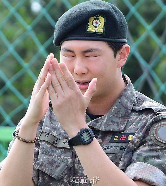 군 생활 중 불면증을  겪었다고 고백한 RM. 사진 ㅣ유용석 기자
