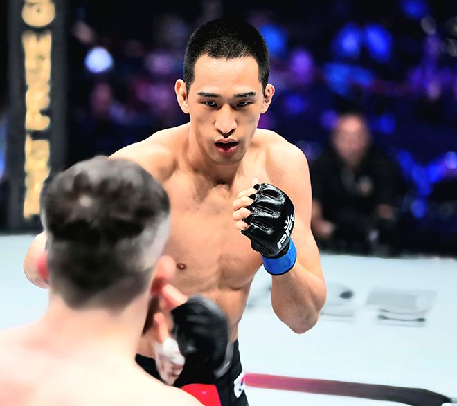 김태균이 우승상금 50만 달러 2025 PFL 월드 토너먼트 페더급 8강전 국제종합격투기연맹 세계선수권대회 은메달리스트 네이선 켈리를 상대하고 있다. 사진=MMAX Investment Partners, Inc.