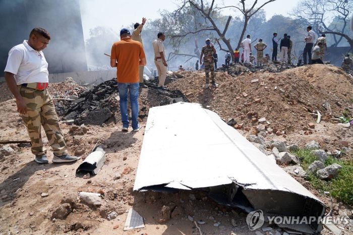 에어인디아 추락 사고 현장. [사진 출처 = 연합뉴스]