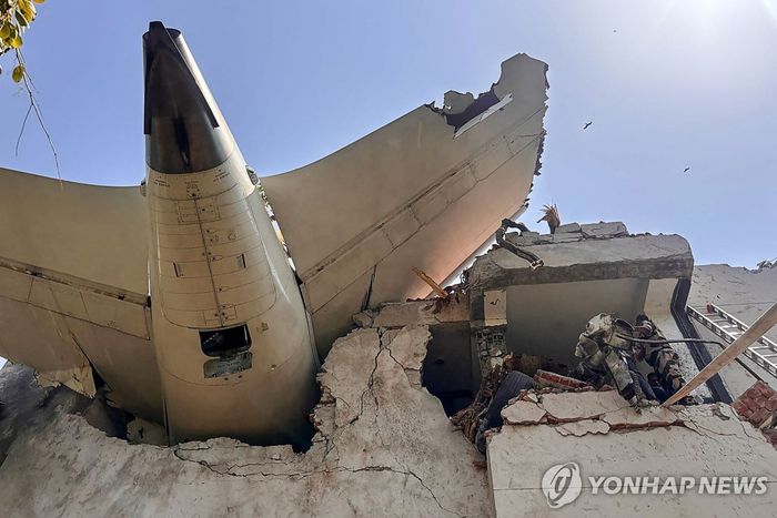 에어인디아 여객기 추락 현장. [사진출처 = 연합뉴스]