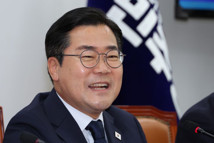 박찬대 더불어민주당 전 원내대표가 지난 12일 서울 여의도 국회에서 고별 기자회견을 하고 있다. [사진 출처 = 연합뉴스]