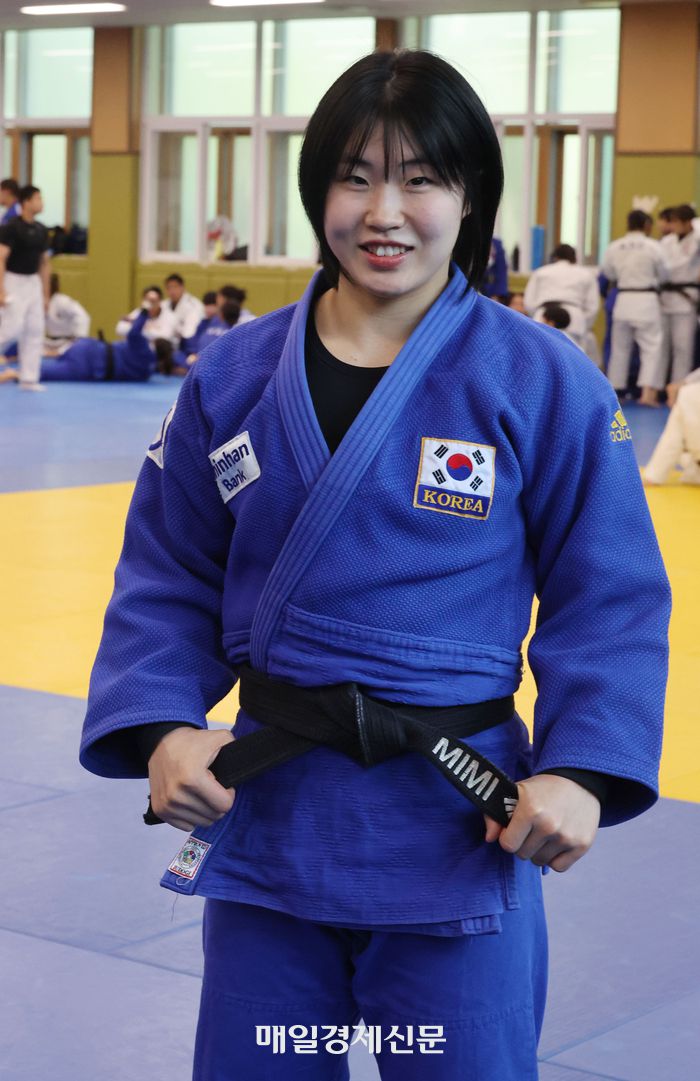 유도 국가대표 허미미가 매일경제신문과 인터뷰한 뒤, 훈련장인 한국체대 승리관에서 포즈를 취하고 있다. 이승환 기자