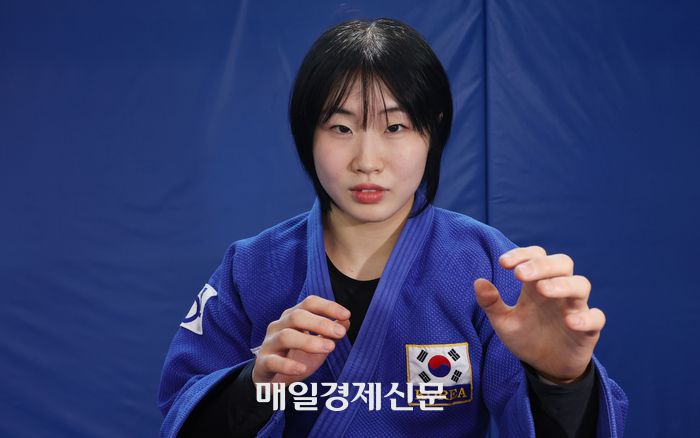 유도 국가대표 허미미가 매일경제신문과 인터뷰한 뒤, 훈련장인 한국체대 승리관에서 포즈를 취하고 있다. 이승환 기자