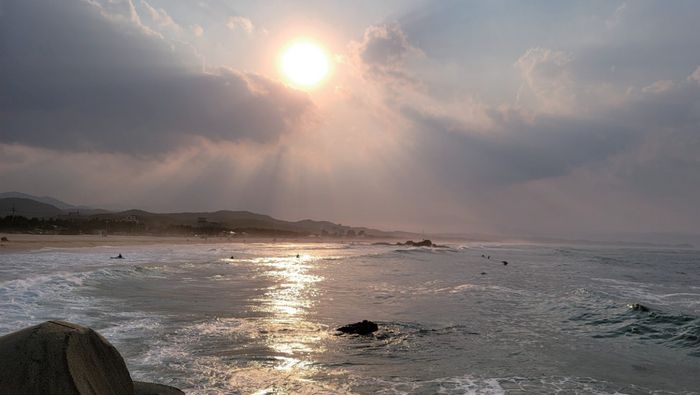 사진 왼쪽부터 강원 양양 하조대해수욕장 / 사진 = 미다스북스