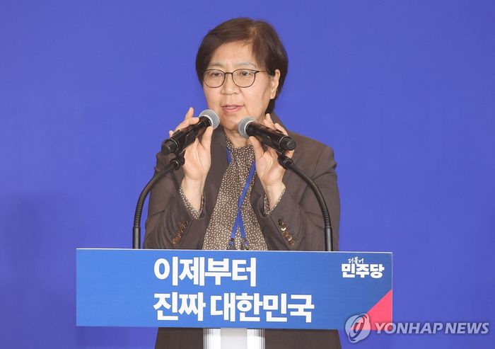 정은경 전 질병관리청장이 지난 4월 서울 여의도 국회 의원회관에서 열린 더불어민주당 제21대 대통령선거 ‘진짜 대한민국’ 중앙선거대책위원회 출범식에서 발언하고 있다. [사진 출처 = 연합뉴스]