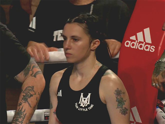 마르티나 베르닐레가 2025년 6월 이탈리아 노바라 ‘팔라이고르 고르곤촐라’에서 세계복싱협회 여자 플라이급 골드 챔피언결정전 참가 선수로 소개받고 있다. 베르닐레는 EBU 플라이급 챔피언을 지냈다. 사진=이탈리아복싱연맹(Federazione Pugilistica Italiana) 영상 화면