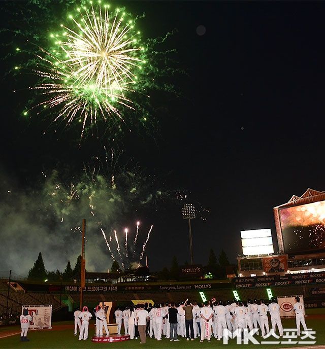추신수의 은퇴식이 끝난 뒤 불꽃 놀이가 펼쳐지고 있다. 사진(인천)=김영구 기자