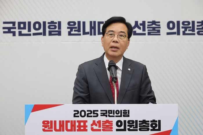 국민의힘 원내대표 선거에 출마한 송언석 후보가 16일 서울 여의도 국회에서 열린 원내대표 선출 선거 의원총회에서 정견발표하고 있다. [사진 출처 = 연합뉴스]