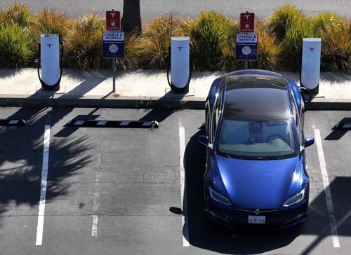 미국 주차장의 전기차 [AFP = 연합뉴스]