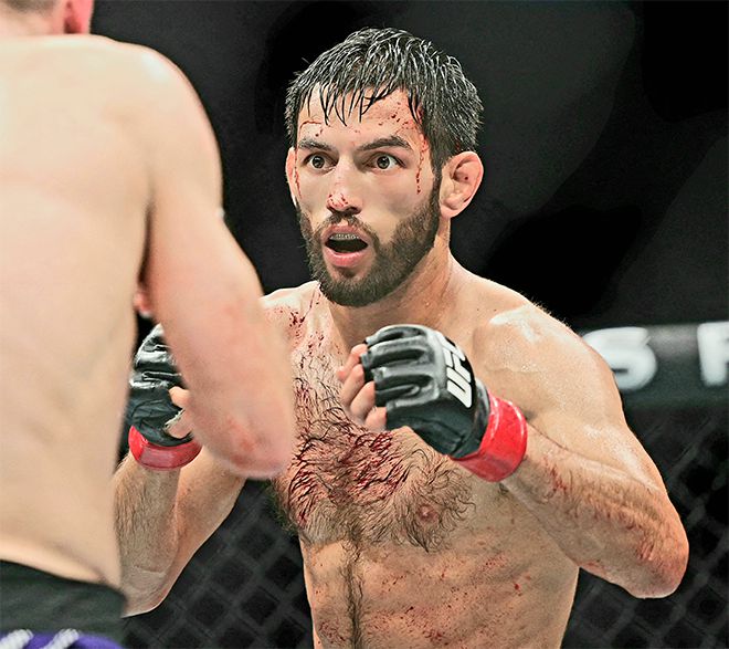 한국·독일계 종합격투기 선수 맷 슈넬이 2025년 4월 미국 미주리주 캔자스시티 티모바일 센터 UFC on ESPN 66에서 경기하고 있다. 플라이급 공식랭킹 7위 출신 슈넬은 UFC 통산 7승째를 거뒀다. 사진=William Purnell-Imagn Images=연합뉴스 제공