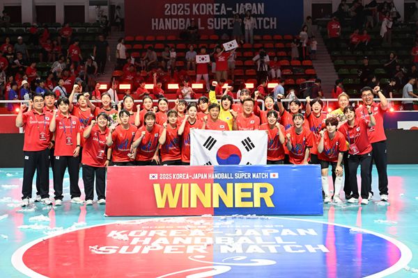사진 2025 핸드볼 국가대표 한일전 여자부 승리를 거둔 한국 선수들, 사진 제공=대한핸드볼협회