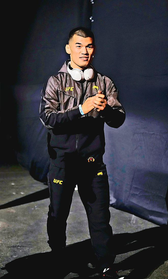 제41회 국제삼보연맹 세계선수권대회 컴뱃 부문 금메달리스트 고석현이 2025년 6월 아제르바이잔 바쿠 크리스털 홀 UFC on ABC 8 공개 계체 행사에 입장하고 있다. 사진=TKO