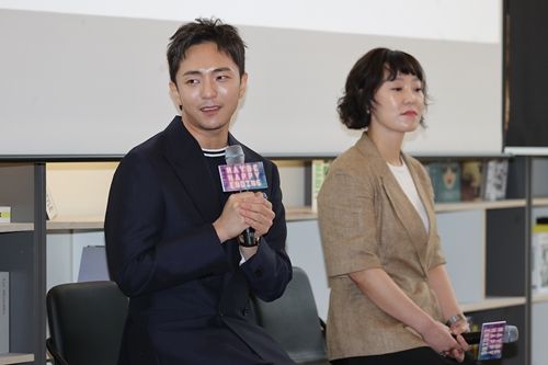 24일 오후 뮤지컬 ‘어쩌면 해피엔딩’ 토니어워즈 수상 기념 박천휴 작가의 기자간담회가 열렸다. 사진=연합뉴스