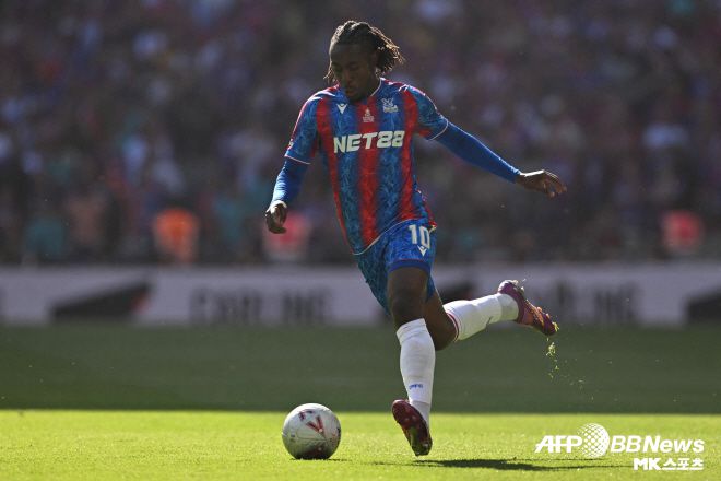 에제는 잉글랜드 프리미어리그(EPL) 정상급 윙어로 꼽힌다. 에제는 왼쪽, 오른쪽을 모두 소화한다. 에제는 중앙 공격형 미드필더로도 뛸 수 있다. 사진=AFPBBNews=News1