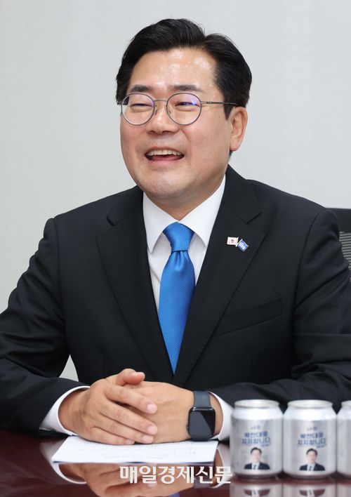 더불어민주당 당 대표 출마를 선언안 박찬대 의원이 24일 국회의원 회관에서 매일경제신문과의 단독 인터뷰를 진행하고 있다. [한주형기자]