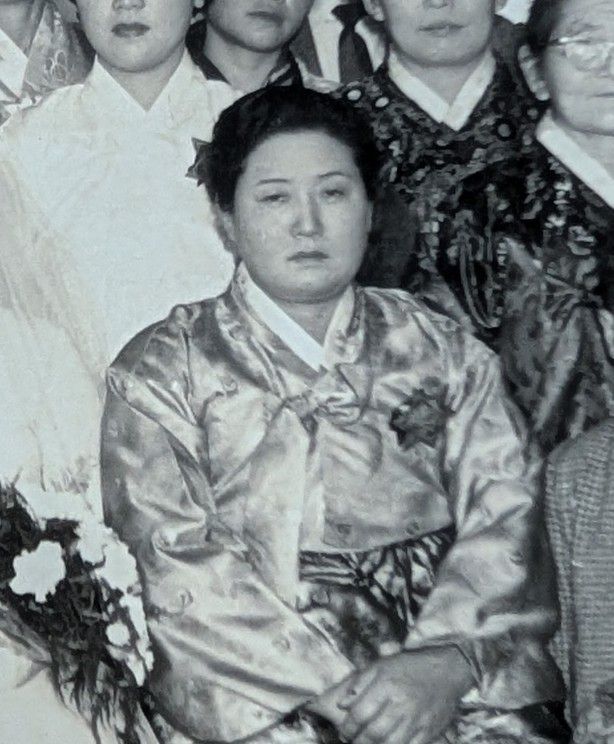 한복을 입은 모습의 고영희 [문예춘추]