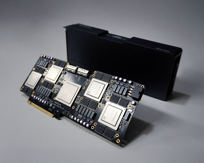 SK텔레콤이 AI 반도체 스타트업 리벨리온과 ‘에이닷 전화 통화요약’ 등 자사 주요 인공지능 서비스들에 리벨리온의 NPU를 적용하기 위한 테스트를 진행 중이라고 25일 밝혔다. 사진은 리벨리온 아톰 맥스. [사진 = SKT]