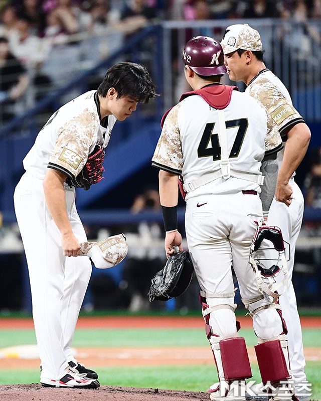 아쉽게 24일 고척 KIA전에서 승리를 챙기지 못한 김윤하. 사진(고척 서울)=김영구 기자