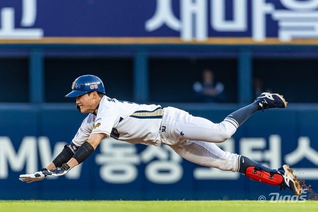 25일 창원 롯데전에서 결정적인 3루 도루로 NC 승리에 힘을 보탠 최정원. 사진=NC 제공