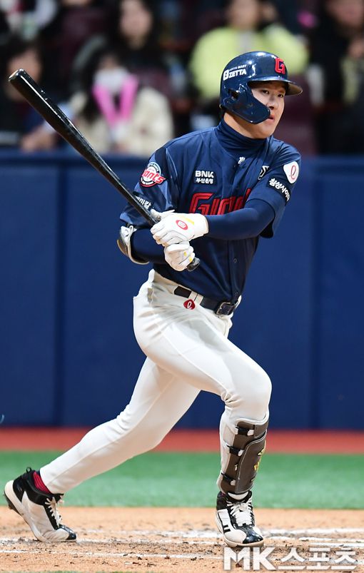 나승엽은 26일 창원 NC전에서 중요한 홈런포를 가동했다. 사진=김재현 기자