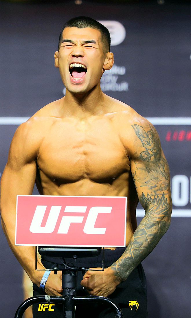 제41회 국제삼보연맹 세계선수권대회 컴뱃 부문 금메달리스트 고석현이 2025년 6월 아제르바이잔 바쿠 크리스털 홀 UFC on ABC 8 공개 계체 행사 촬영에 응하고 있다. 사진=TKO