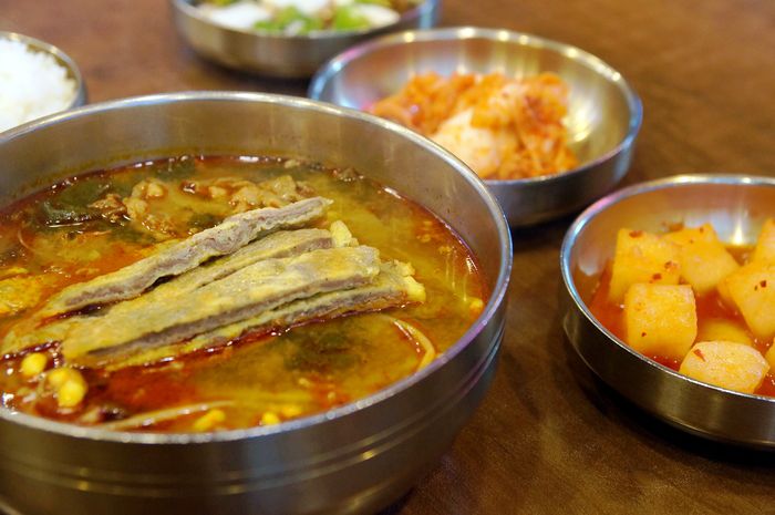 육전국밥의 대표 메뉴인 국밥. <부자비즈>