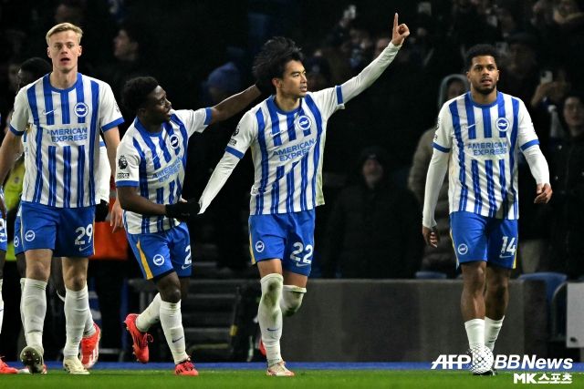 미토마 카오루(사진 맨 왼쪽에서 세 번째). 사진=AFPBBNews=News1