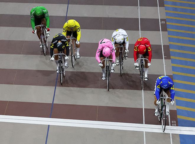 선발급 결승전에서는 4번 김동하가 압도적인 차이로 결승선을 가장 먼저 통과했다. 사진=서울올림픽기념국민체육진흥공단 경륜경정총괄본부